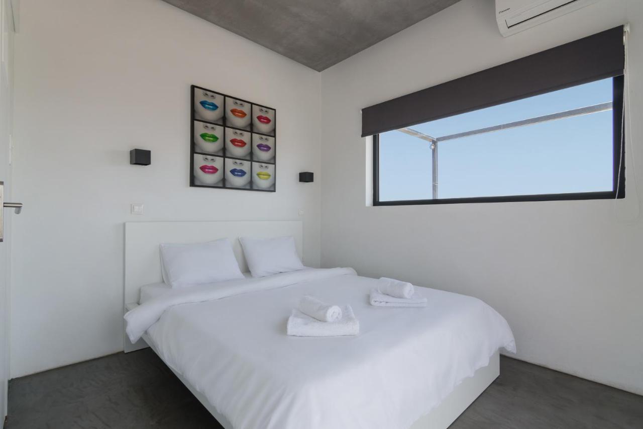 Apartment With Terrace In Pireu Exterior foto